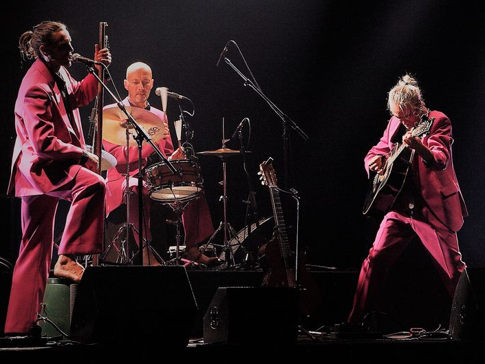 Denis Gaud et son orchestre - voix, guitares, contrebassine et percuterie...façon guinguette !